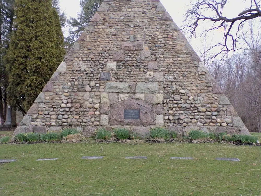 Historic Woodlawn Cemetery
