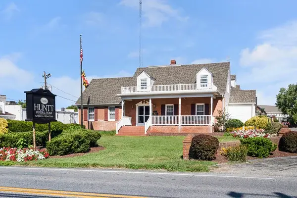 Huntt Funeral Home - 3