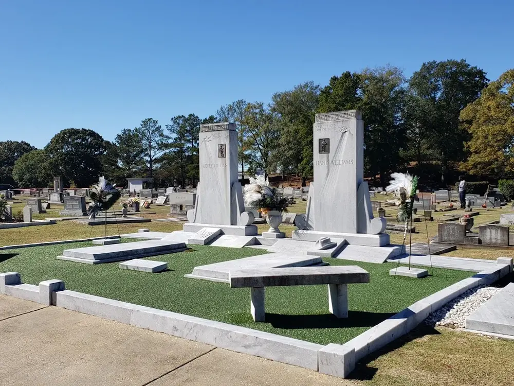 Oakwood Cemetery